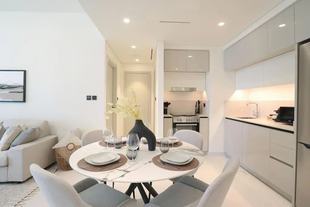 Higuests - Emaar Beachfront Haven With Majestic Marina Views Dubai Apartment